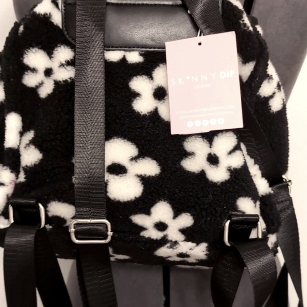 NWT MSRP$70 Skinnydip London Women's Scarlett  Flower Borg Small Backpack Black - Picture 6 of 6
